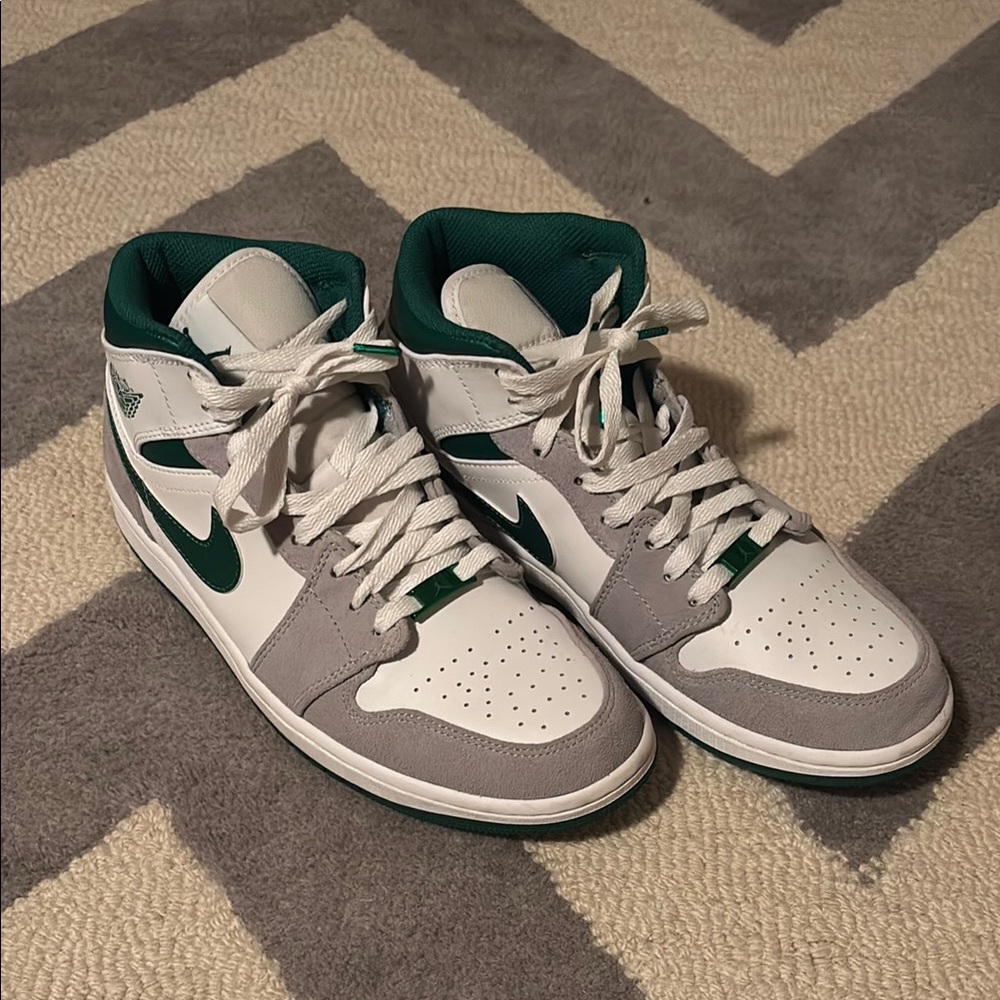 Nike Air Jordan 1 Mid Sneakers